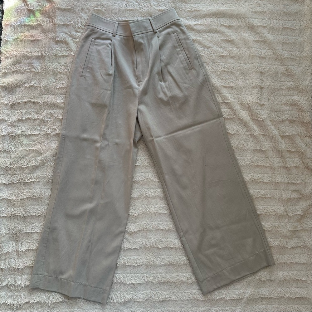 Everlane Wide-Leg Trouser in Buttersmooth
